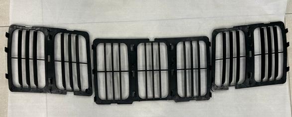 Articolo QQ8DQ - GRIGLIA INT JEEP GRAND CHEROKEE 10/13> (KIT 3 PZ)